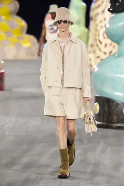 Look 18
